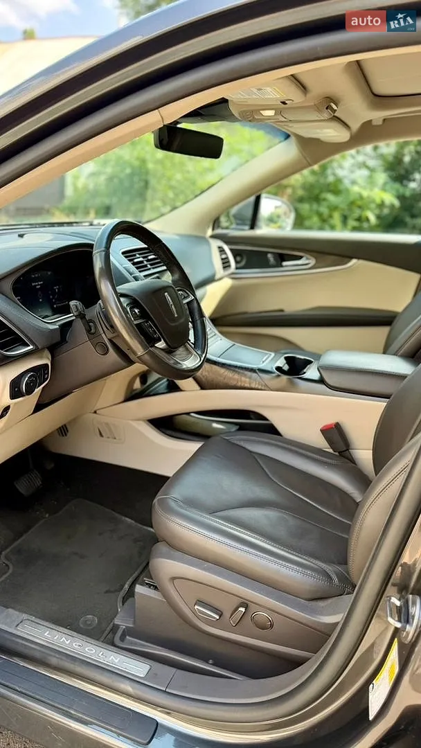 2019 Lincoln Nautilus - мініатюра 12