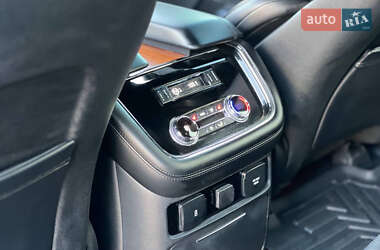 Внедорожник / Кроссовер Lincoln Navigator 2019 в 