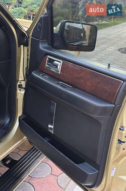 Внедорожник / Кроссовер Lincoln Navigator 2015 в 