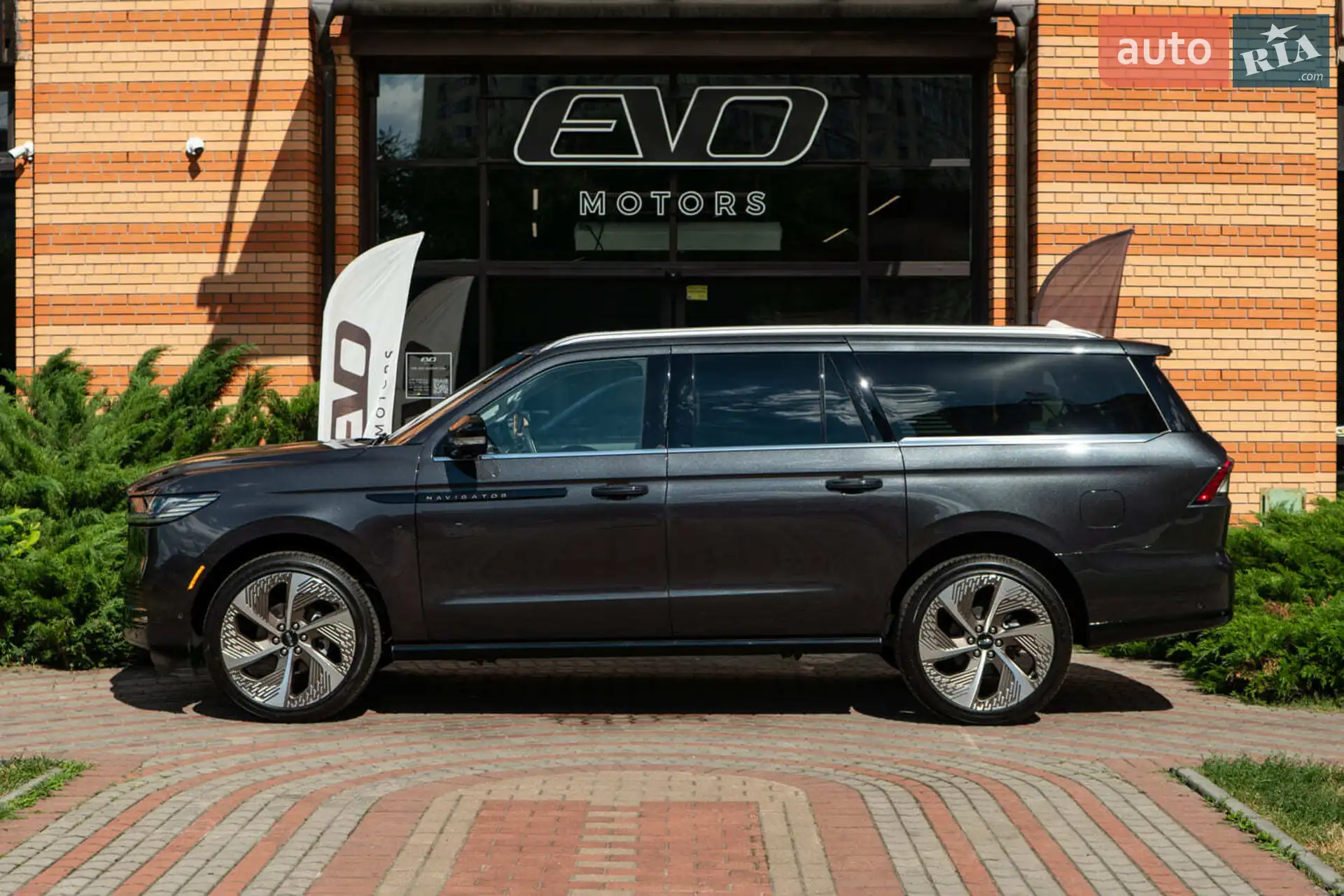 2025 Lincoln Navigator - мініатюра 3