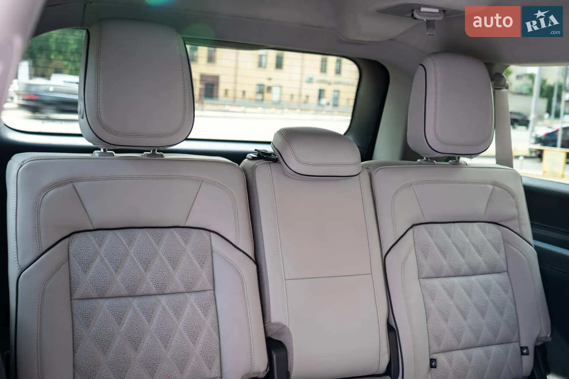 2025 Lincoln Navigator - мініатюра 57