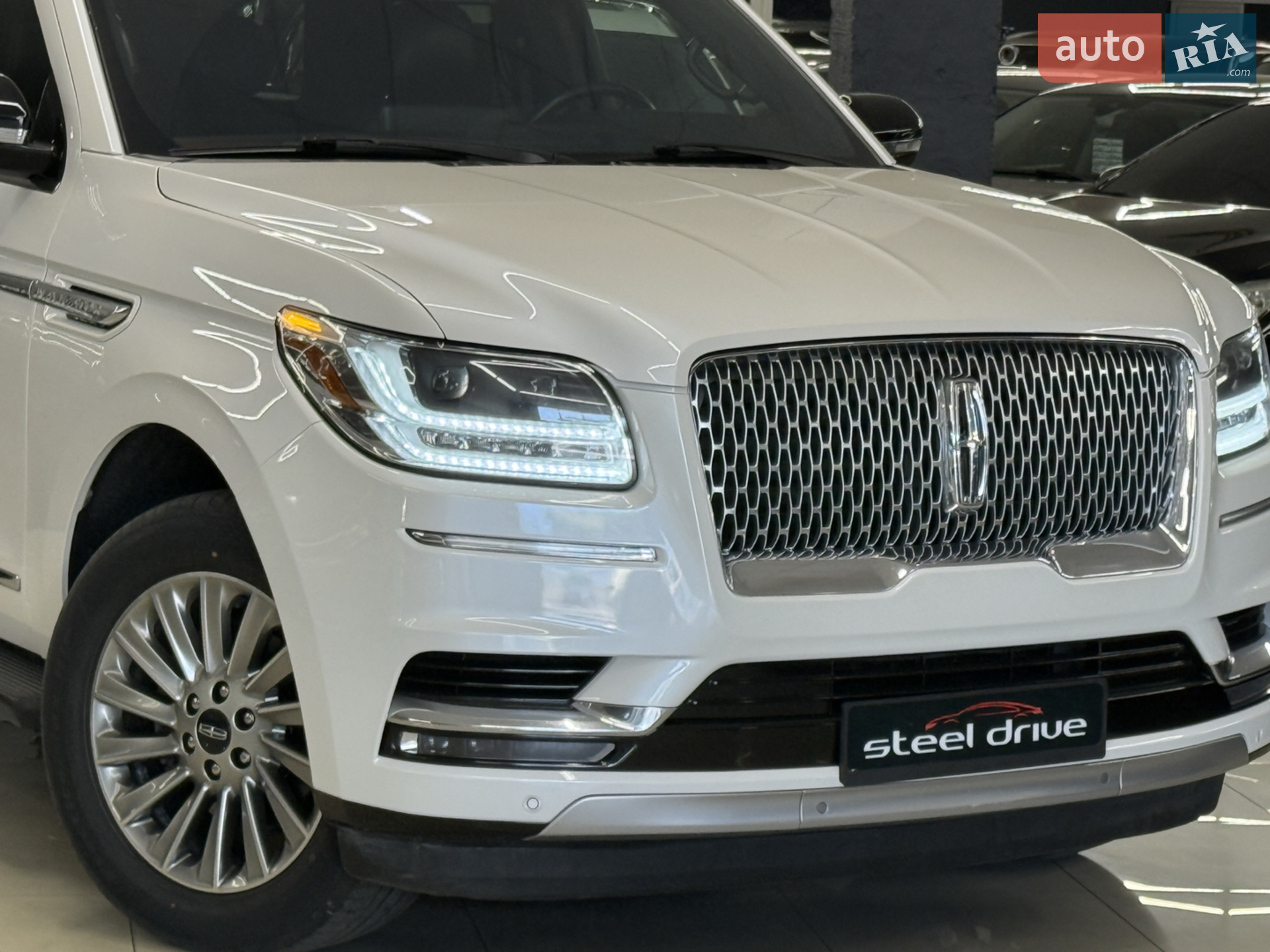 2019 Lincoln Navigator - мініатюра 2