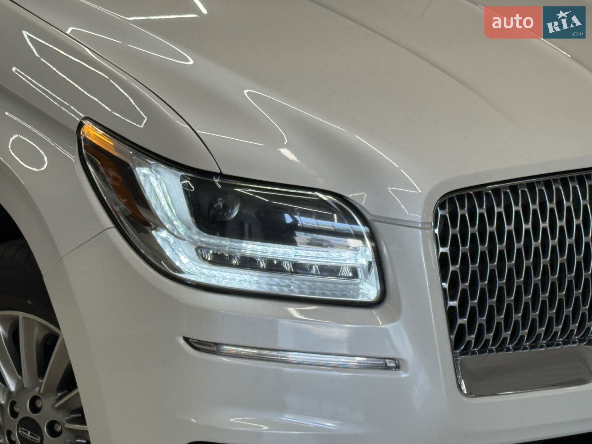 2019 Lincoln Navigator - мініатюра 3