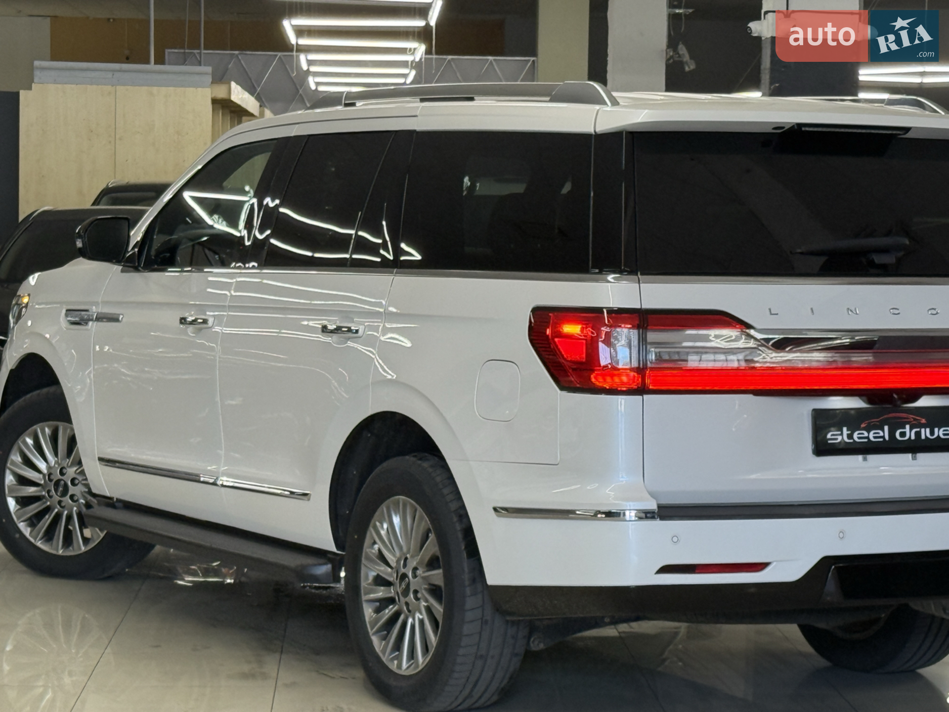 2019 Lincoln Navigator - мініатюра 12