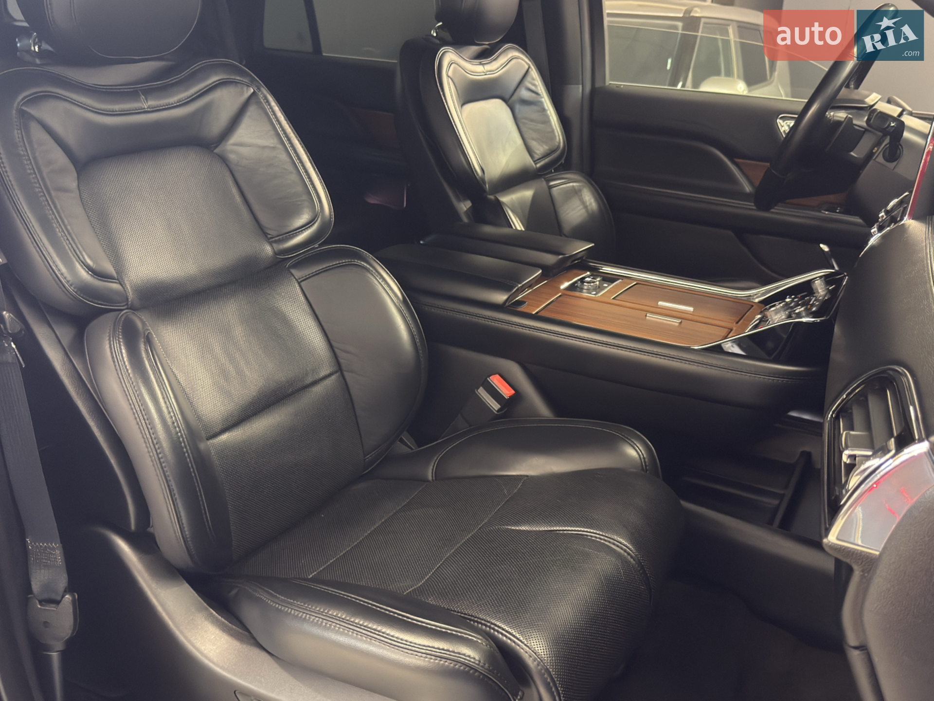 2019 Lincoln Navigator - мініатюра 16