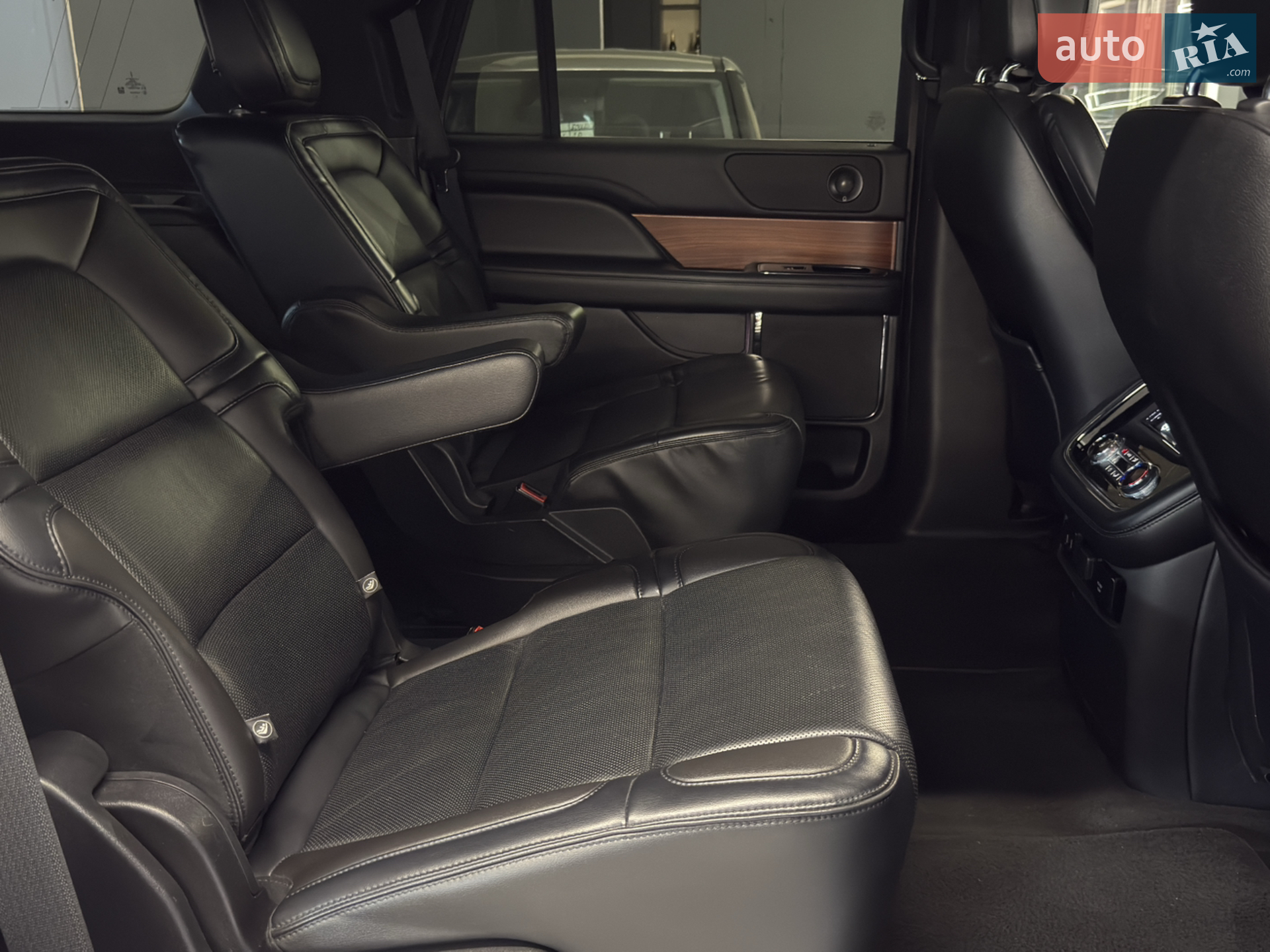 2019 Lincoln Navigator - мініатюра 17