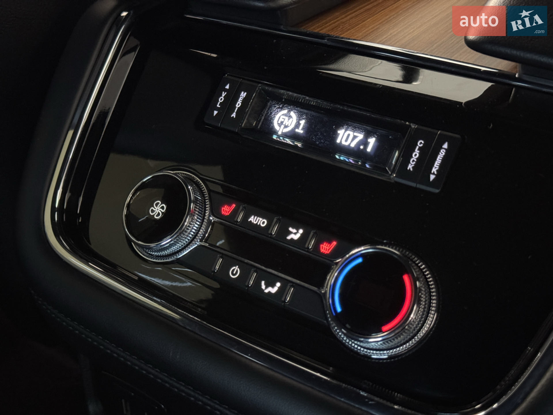 2019 Lincoln Navigator - мініатюра 20