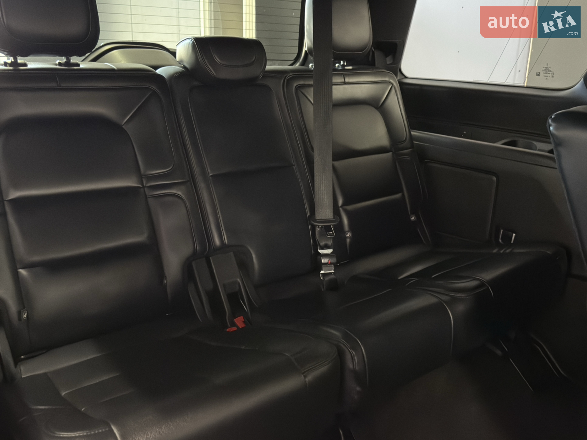 2019 Lincoln Navigator - мініатюра 21