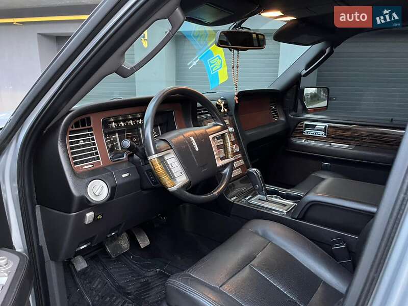 Позашляховик / Кросовер Lincoln Navigator 2010 в Києві