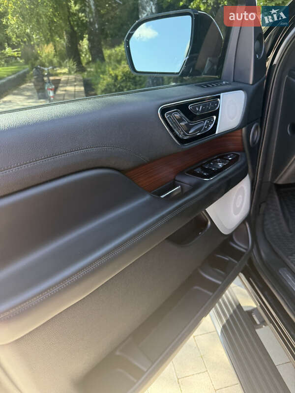 Позашляховик / Кросовер Lincoln Navigator 2020 в Володимирі фото 28 Позашляховик / Кросовер Lincoln Navigator 2020 в Володимирі