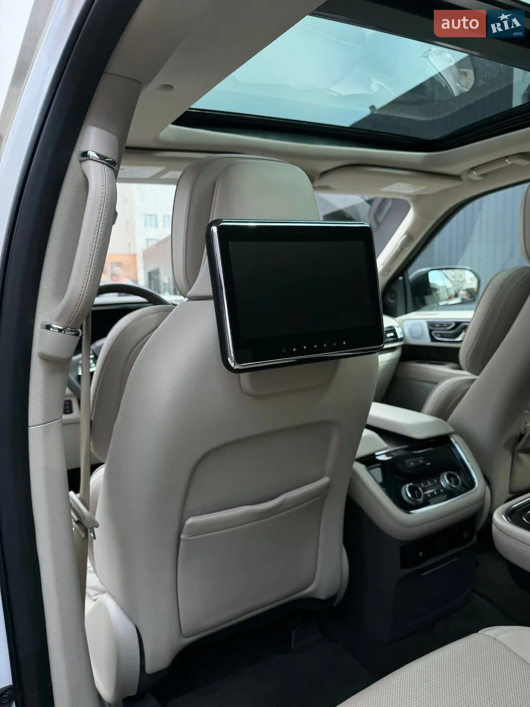 2018 Lincoln Navigator - мініатюра 23