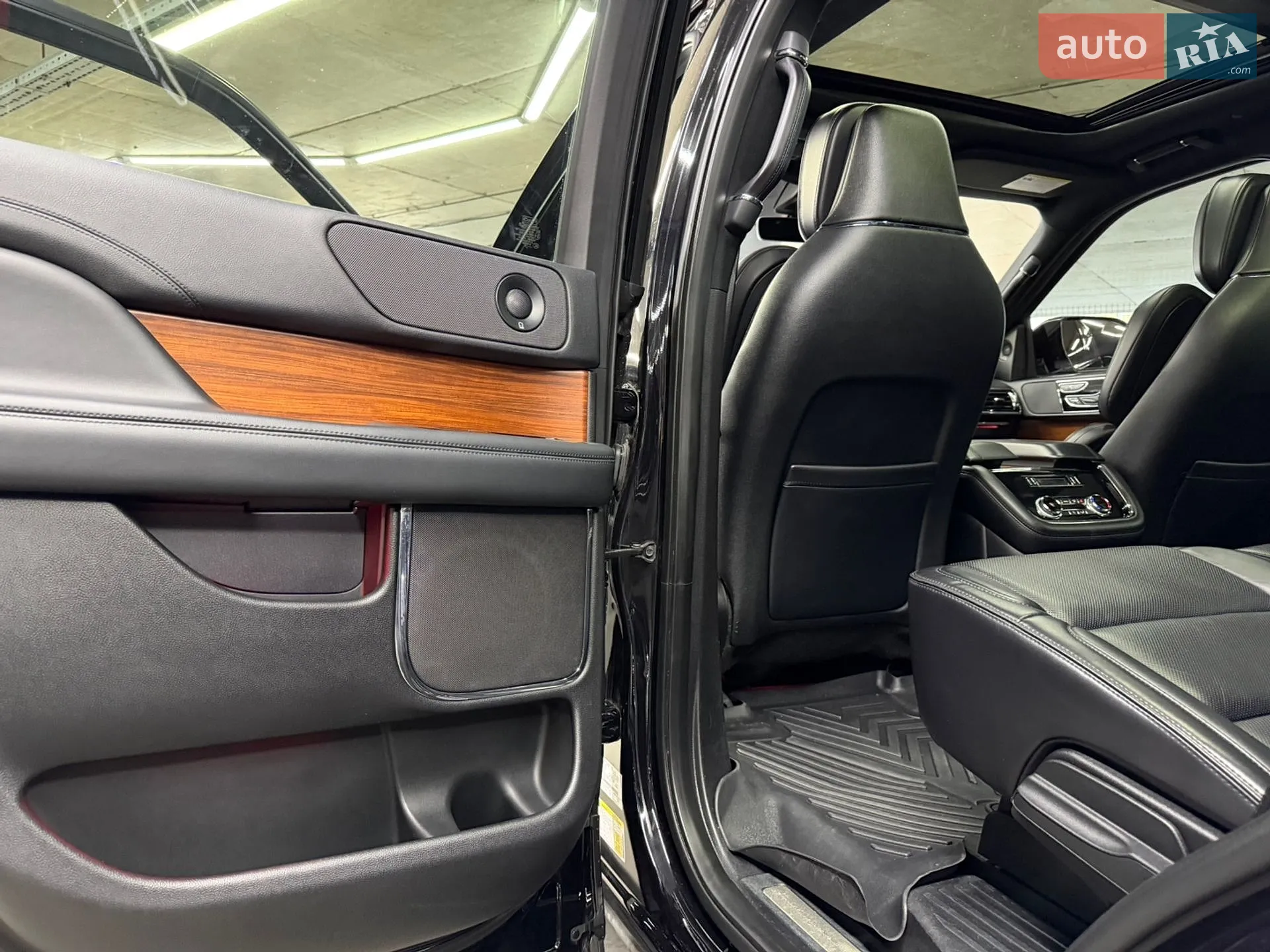 2019 Lincoln Navigator - мініатюра 23
