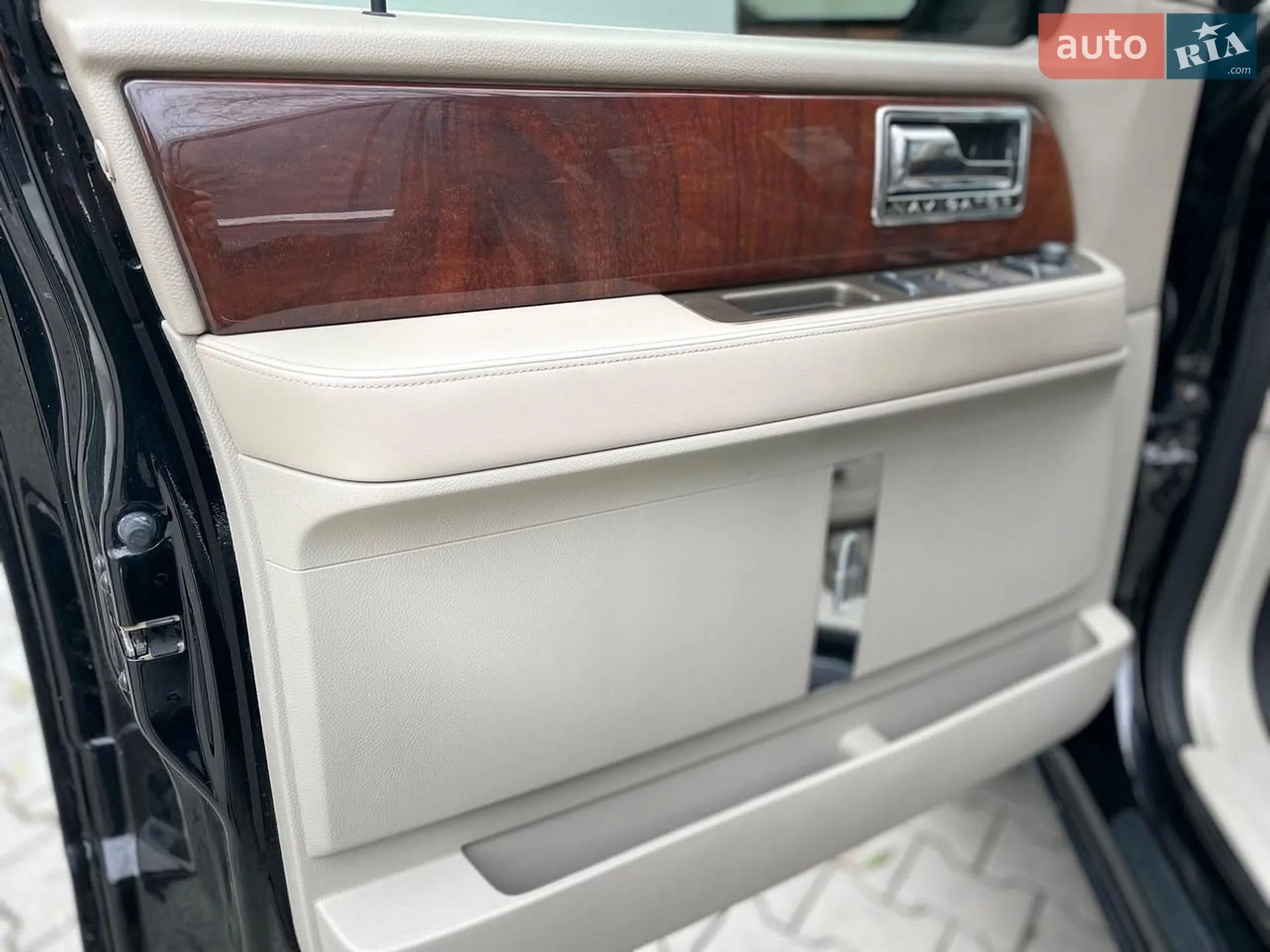 2011 Lincoln Navigator - мініатюра 17