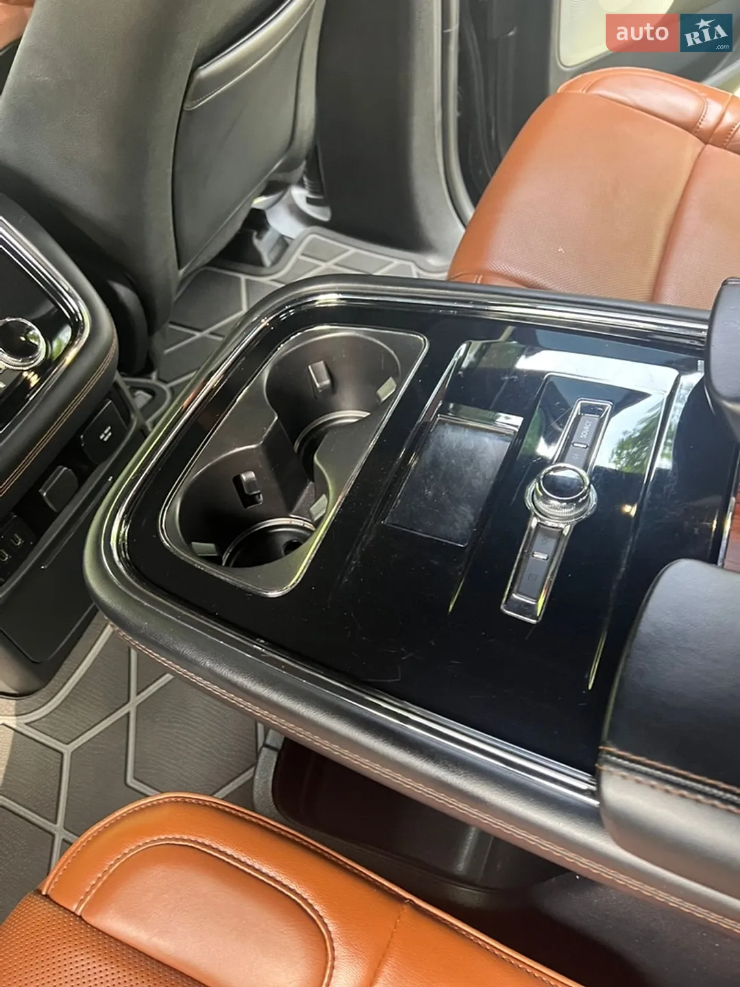 2019 Lincoln Navigator - мініатюра 40