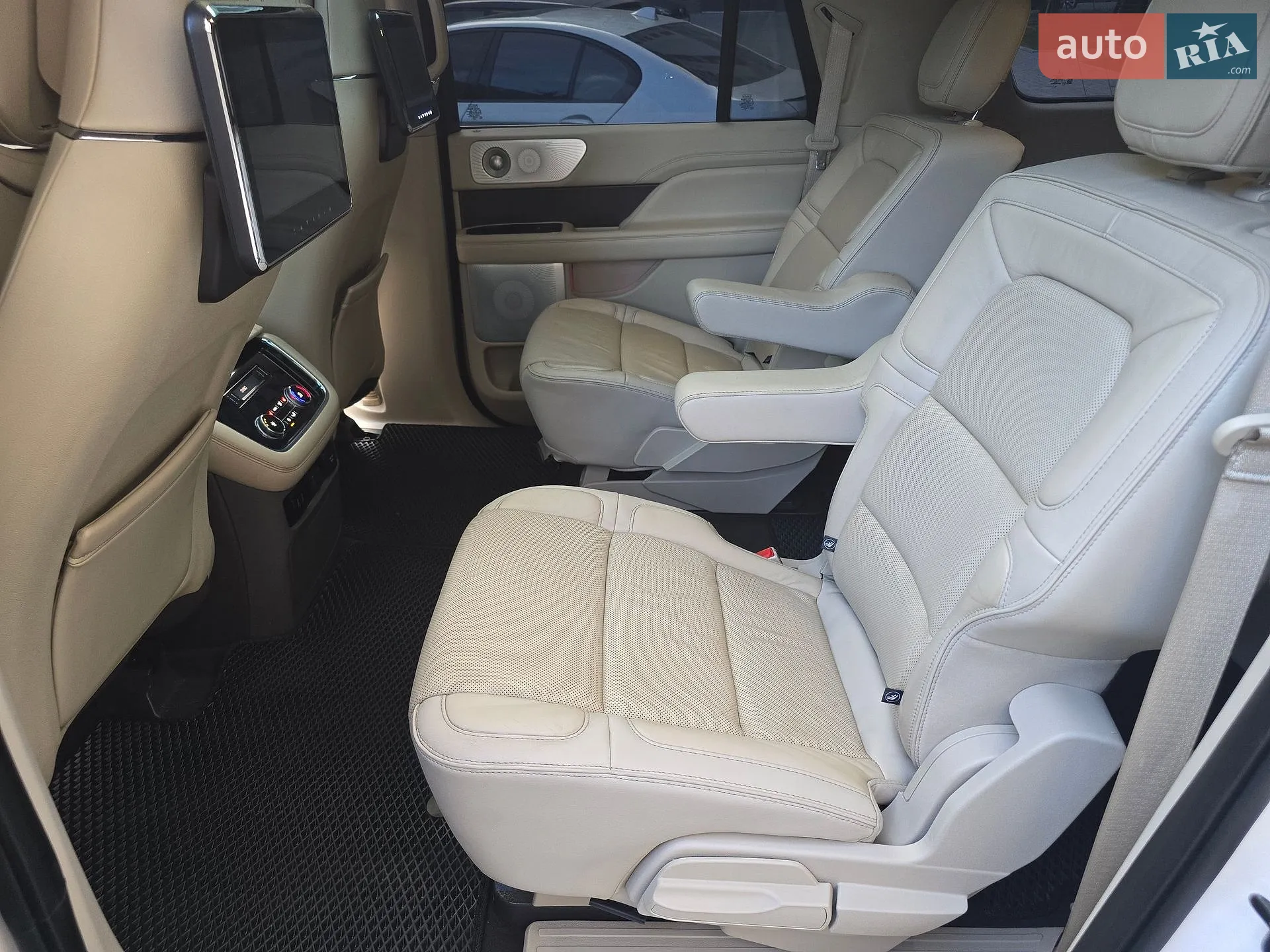 2018 Lincoln Navigator - мініатюра 81