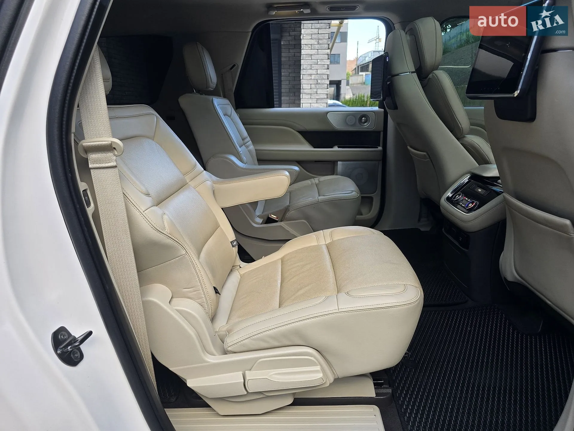 2018 Lincoln Navigator - мініатюра 92