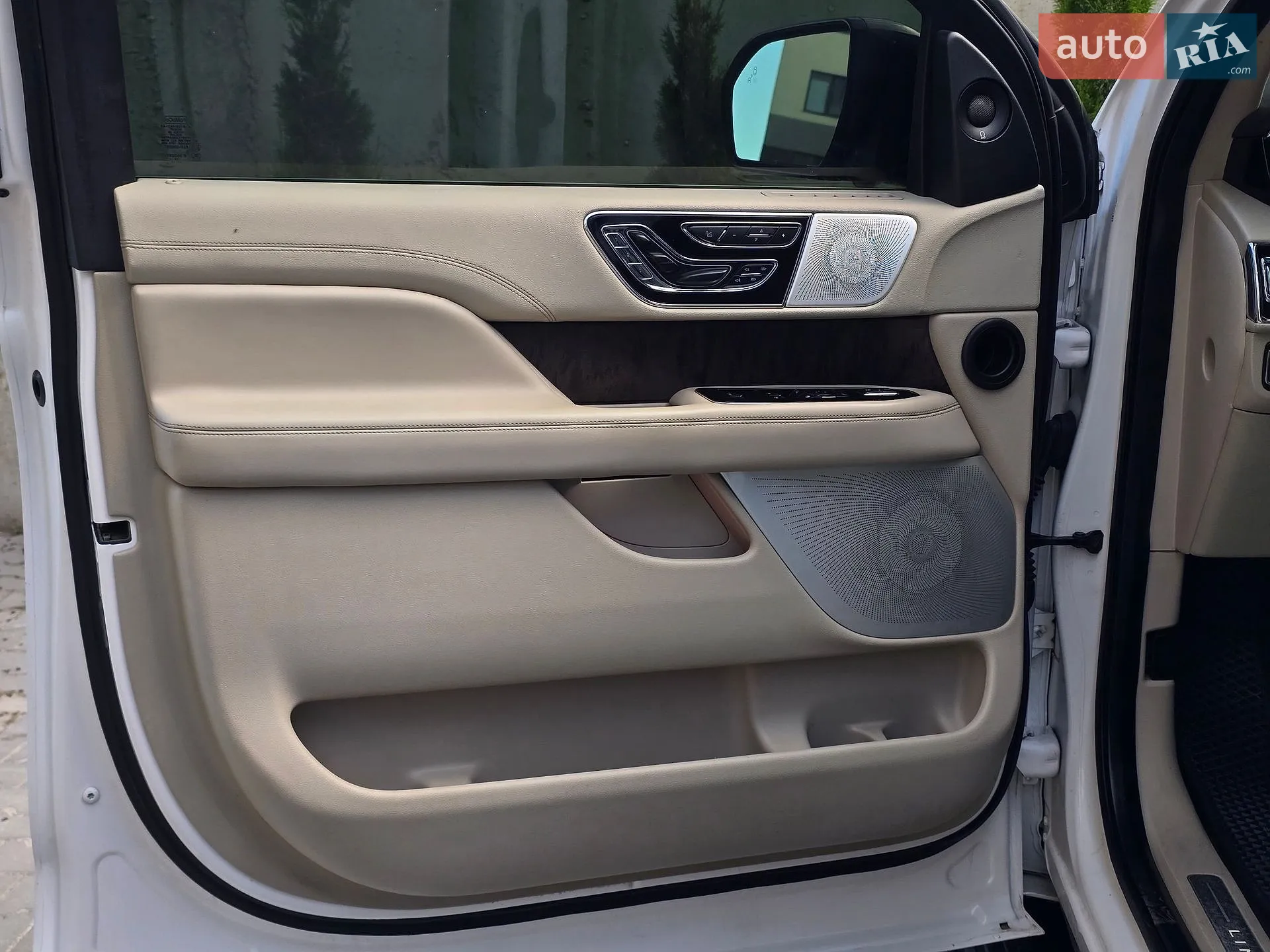2018 Lincoln Navigator - мініатюра 38