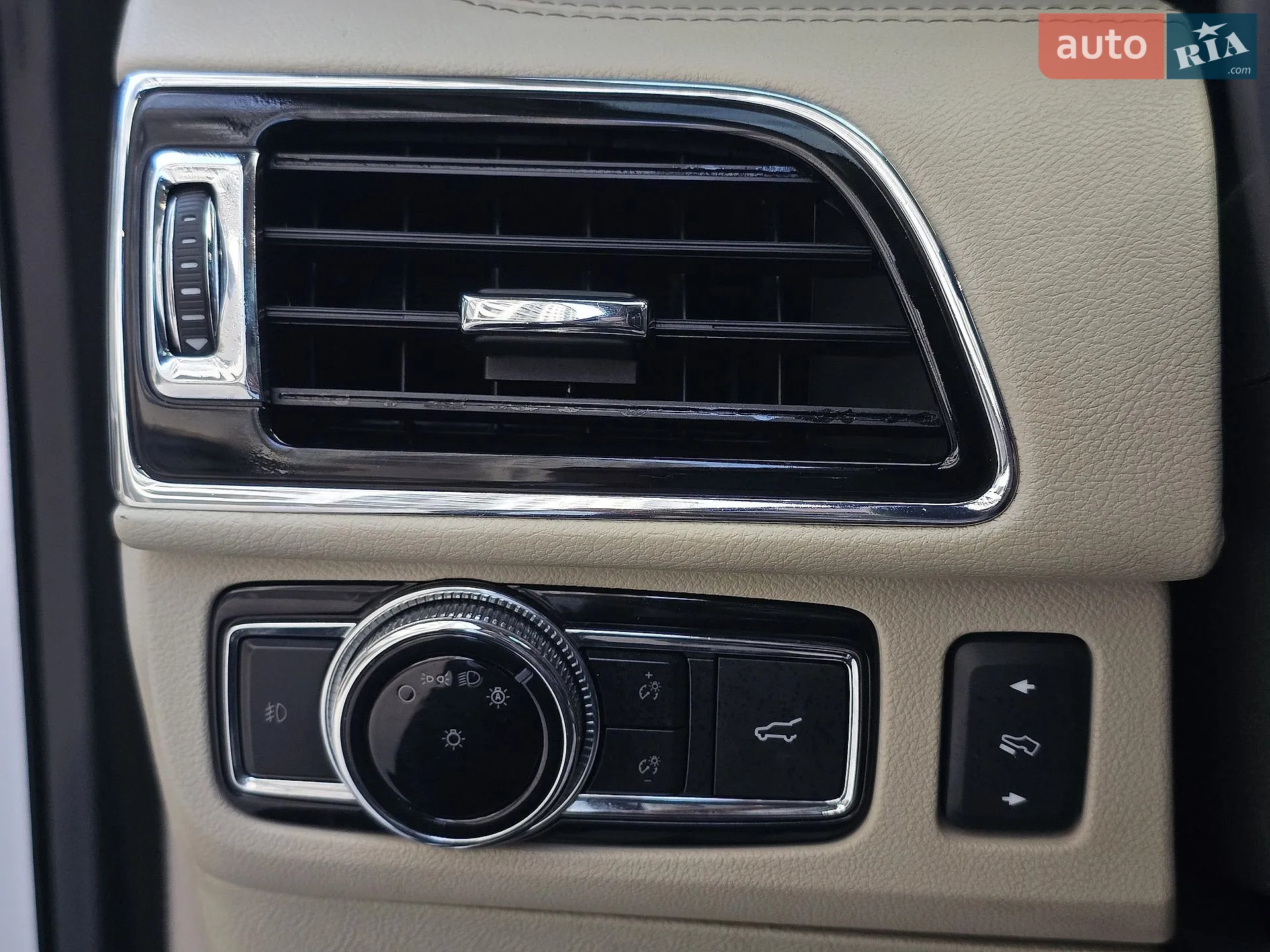 2018 Lincoln Navigator - мініатюра 47
