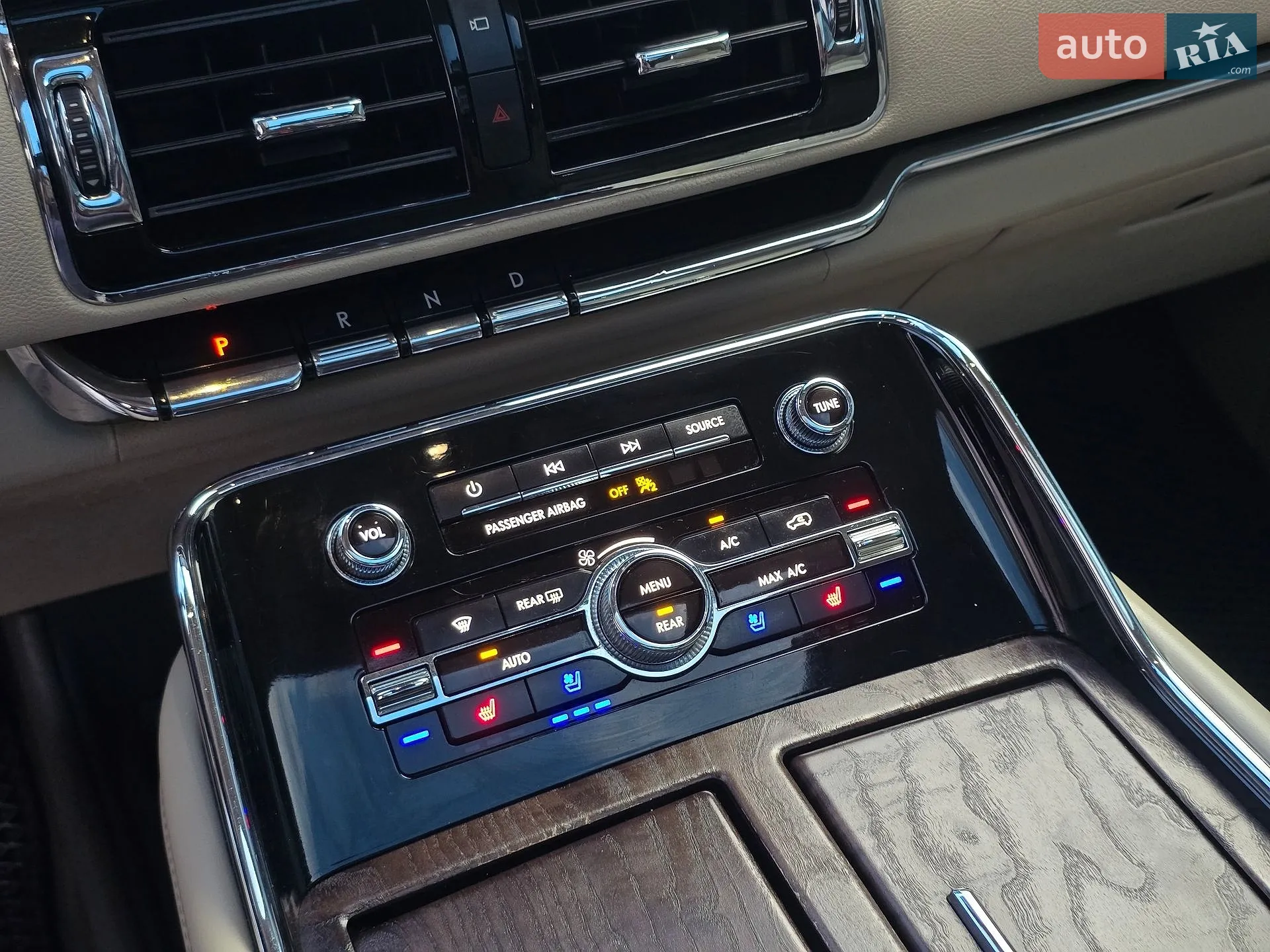 2018 Lincoln Navigator - мініатюра 64