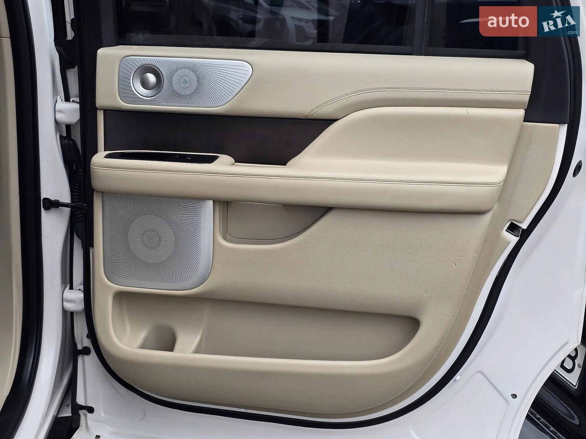 2018 Lincoln Navigator - мініатюра 89