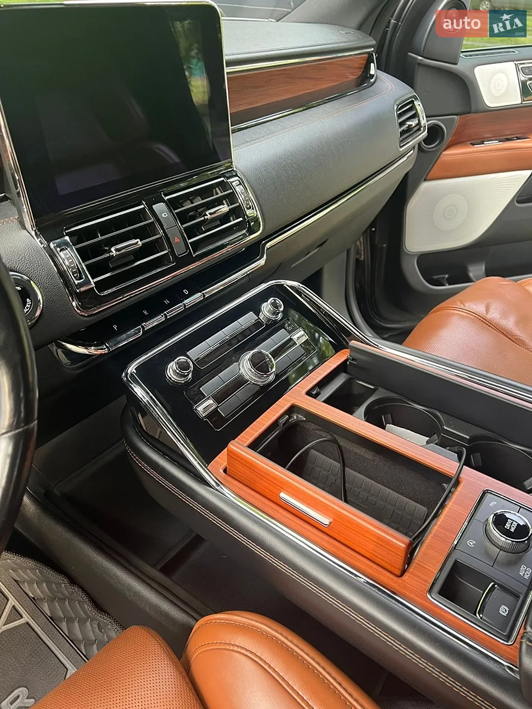 2019 Lincoln Navigator - мініатюра 25