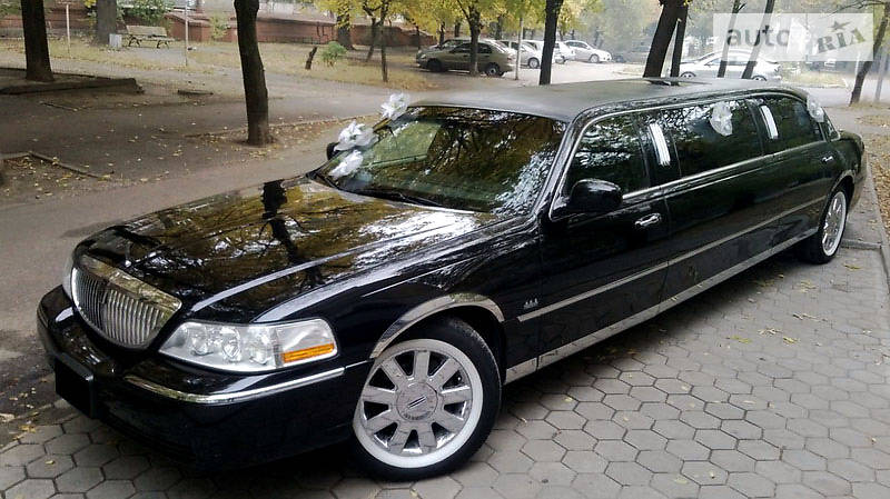 Lincoln Town Car 2003 года