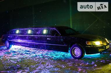 Лімузин Lincoln Town Car 2001 в Києві