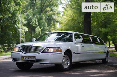 Лімузин Lincoln Town Car 1999 в Києві