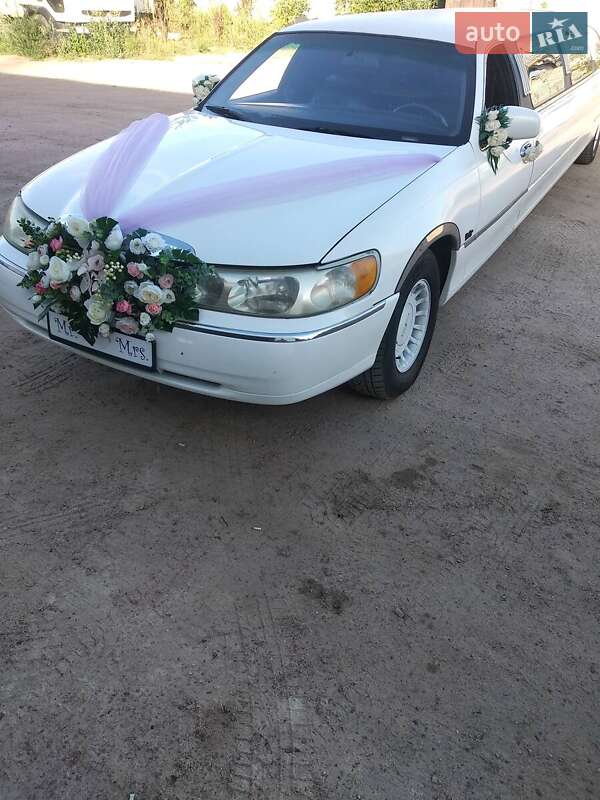 Лимузин Lincoln Town Car 1999 в Овруче