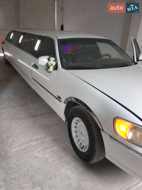 Лимузин Lincoln Town Car 1999 в Овруче