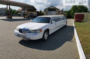 Лімузин Lincoln Town Car 2000 в Іршаві