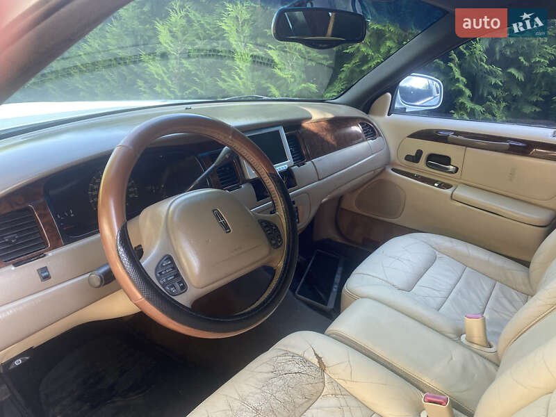 Лимузин Lincoln Town Car 2000 в Збараже
