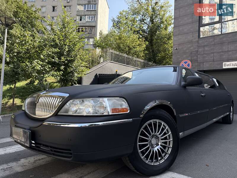 Lincoln Town Car 2003