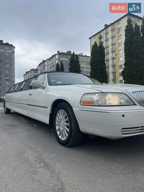 Лимузин Lincoln Town Car 2003 в Ивано-Франковске