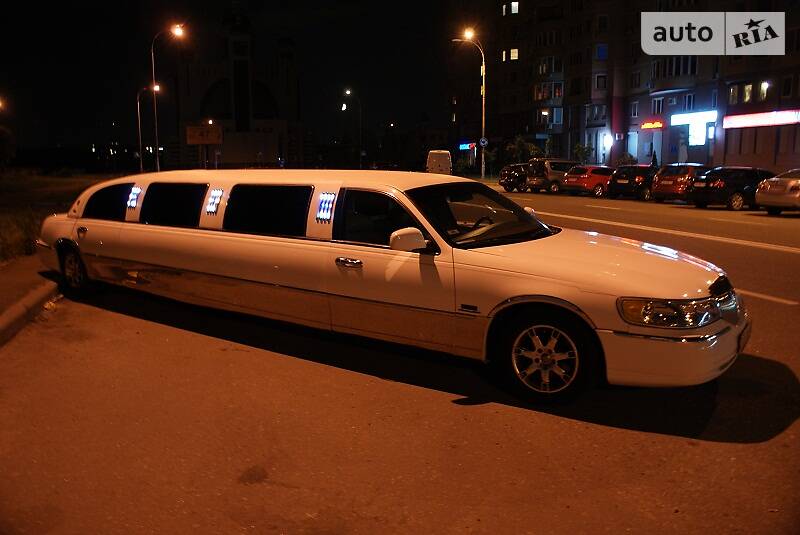 Lincoln Town Car 2000 року