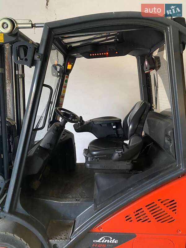 Вилочный погрузчик Linde H 25T-03 2017 в Луцке