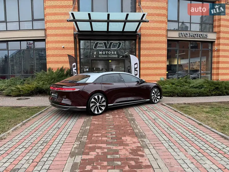 Седан Lucid Air 2022 в 