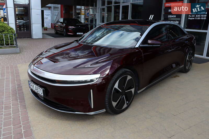 Седан Lucid Air 2023 в Львові