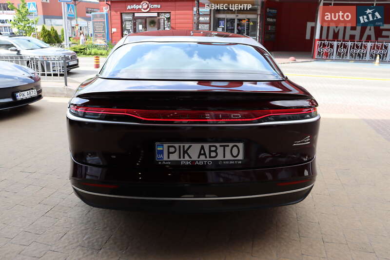 Седан Lucid Air 2023 в Львові