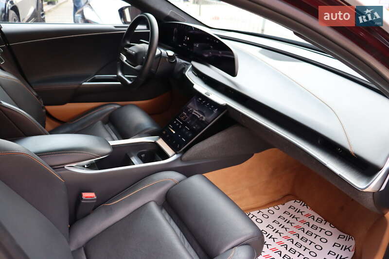 Седан Lucid Air 2023 в Львові