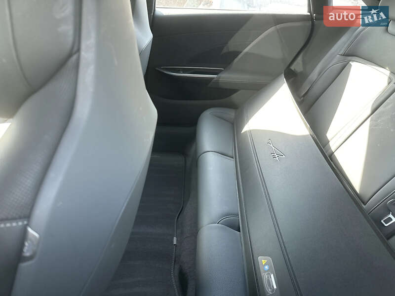 Седан Lucid Air 2023 в Львове