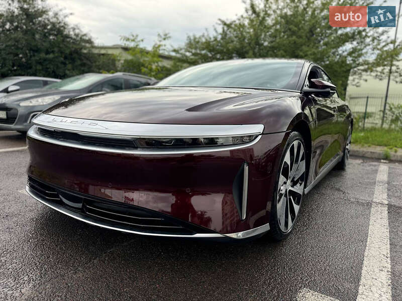 Седан Lucid Air 2023 в Львове