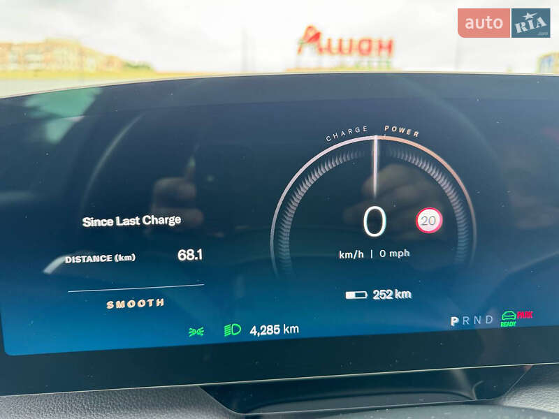 Седан Lucid Air 2023 в Львове
