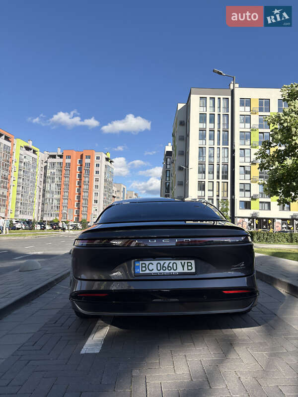 Седан Lucid Air 2022 в Львове