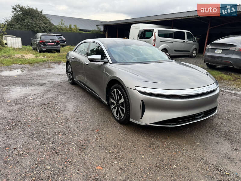 Седан Lucid Air 2022 в 