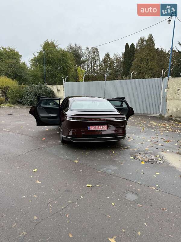 Седан Lucid Air 2023 в Львові