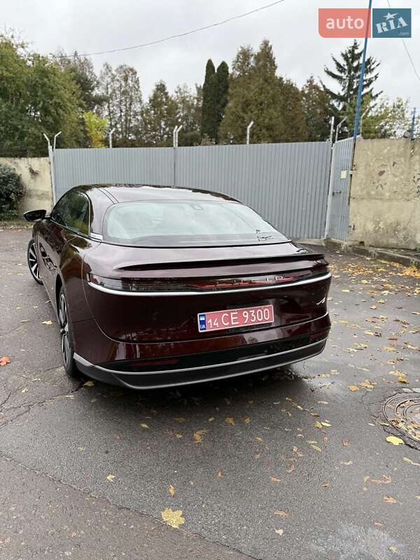 Седан Lucid Air 2023 в Львові