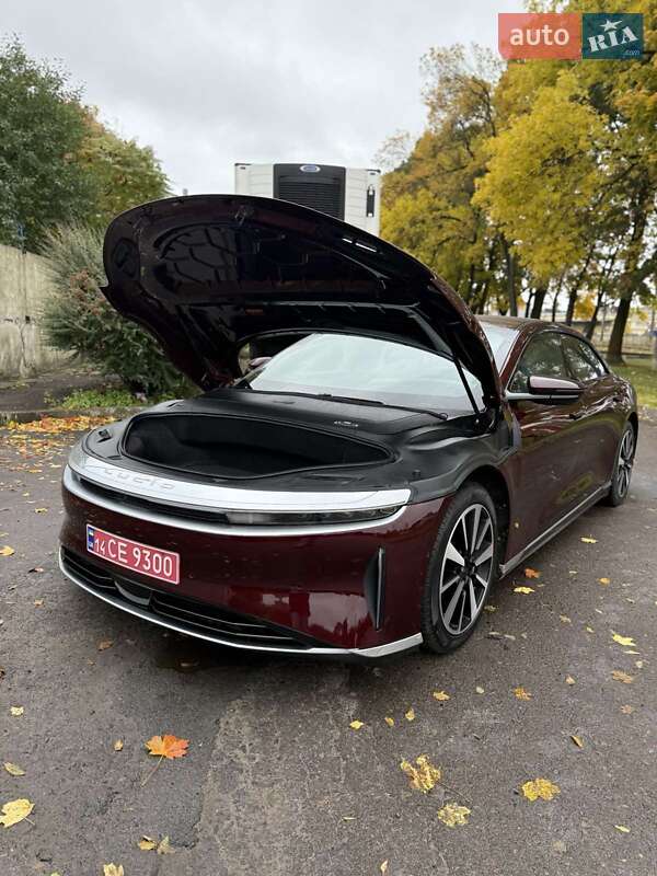 Седан Lucid Air 2023 в Львові