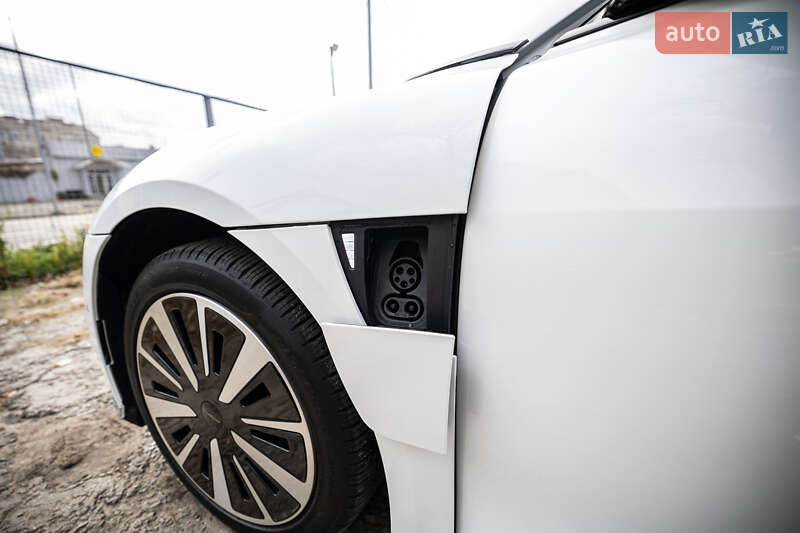 Седан Lucid Air 2023 в Києві