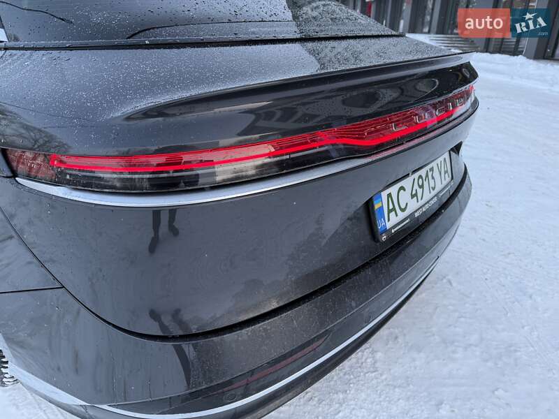 Седан Lucid Air 2023 в Львове